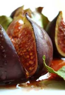 Grilled figs & laurel leaves